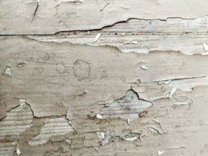 経年劣化で表面が剥がれた外壁