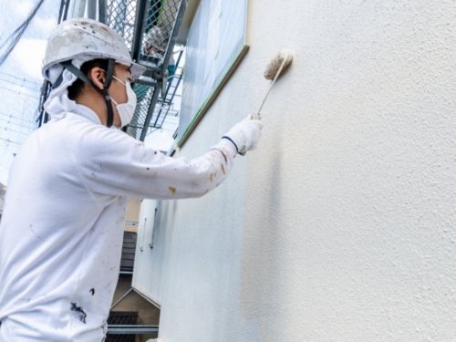 外壁塗装中は部屋の中が見える？足場からの視線が気になるときの対策