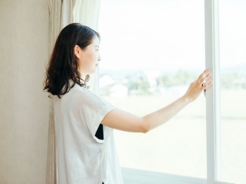 外壁塗装中は普段通り生活できる？窓・洗濯物・エアコンの注意点